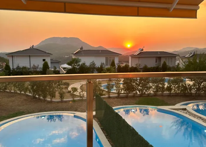 Vacation With Private Pool, Fethiye, Дом отдыха Олудениз
